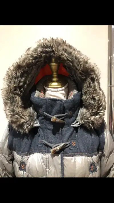 Parka acolchada gris con capucha - miniatura 2