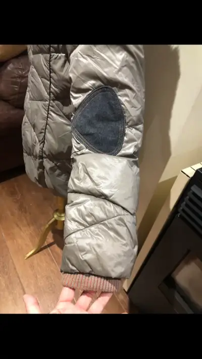 Parka acolchada gris con capucha - miniatura 4
