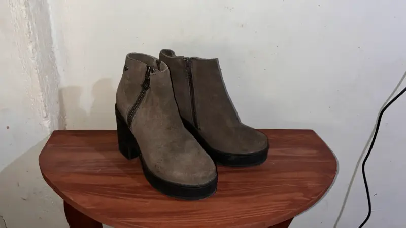 Botines de gamuza marrón con tacón - 2