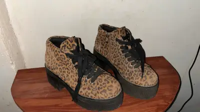 Botines de gamuza marrón con tacón - miniatura 3