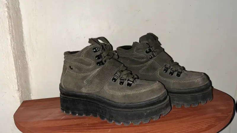 Botines de gamuza marrón con tacón - 6