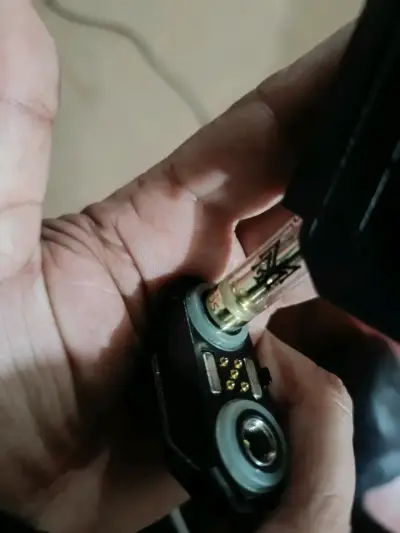 Vaporizador electrónico con pantalla digital - miniatura 2