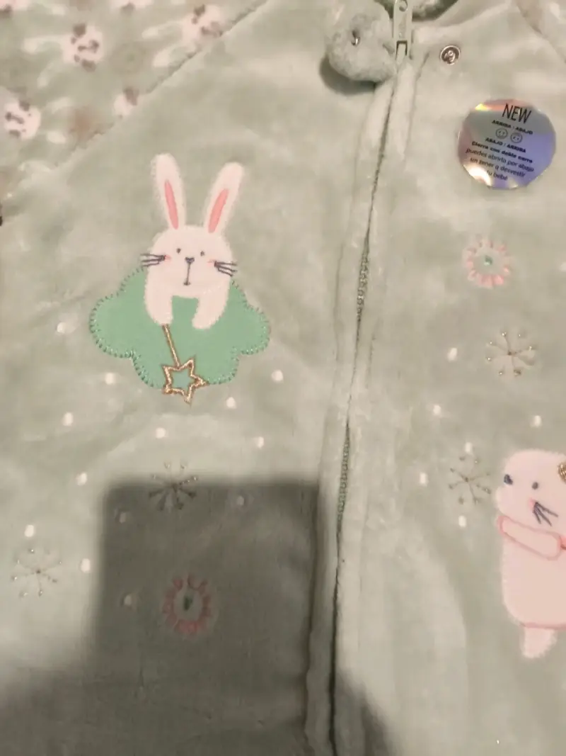 Pijama enterito de bebé verde con conejitos - 2