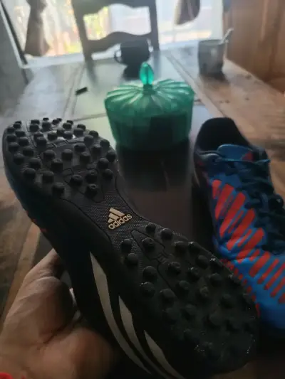 Zapatillas deportivas Adidas azul y rojo - miniatura 2