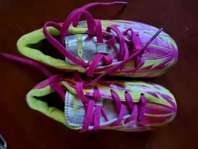 Chuteadores deportivos rosas y amarillas - miniatura 1