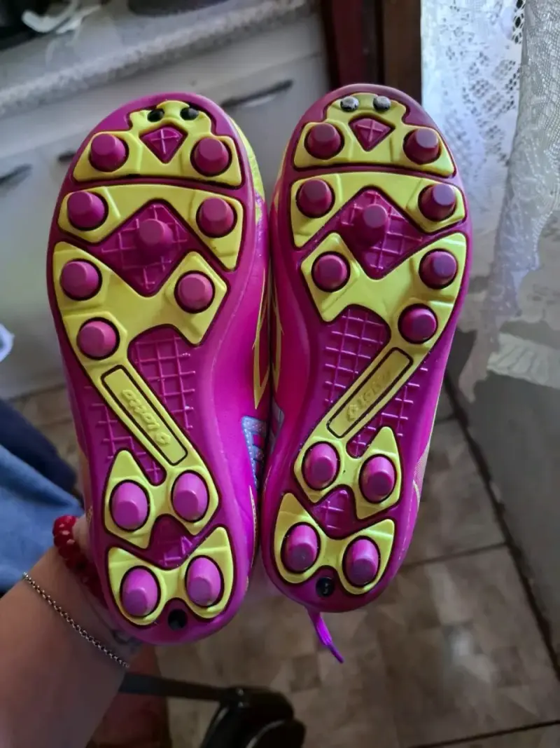 Chuteadores deportivos rosas y amarillas - 3