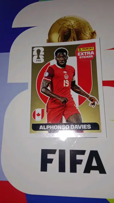 Extra Sticker de oro de Alphonso Davies - miniatura 1