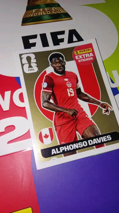 Extra Sticker de oro de Alphonso Davies - miniatura 3