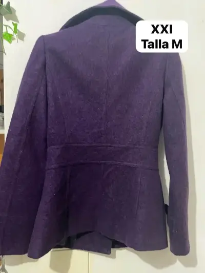 Abrigo morado de lana con botones - miniatura 5