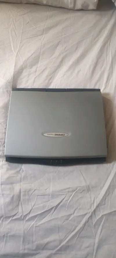 Laptop Compaq Presario usada - miniatura 1