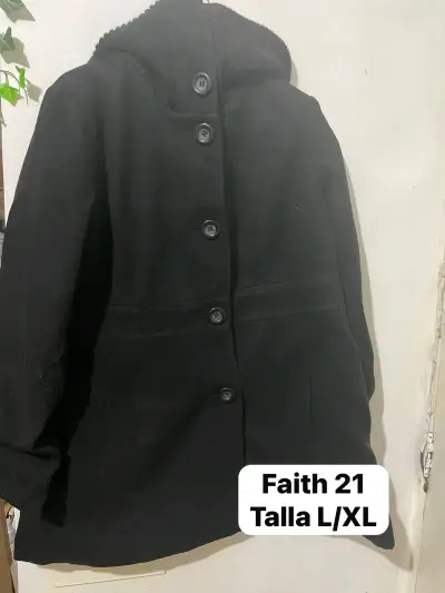 Abrigo negro Faith 21 con cuello de lana. - miniatura 1