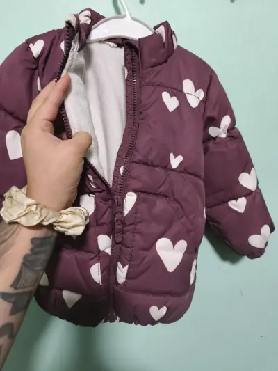 Chaqueta acolchada infantil con corazones - miniatura 2