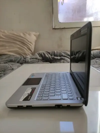 Notebook Sony Vaio Serie W - miniatura 2