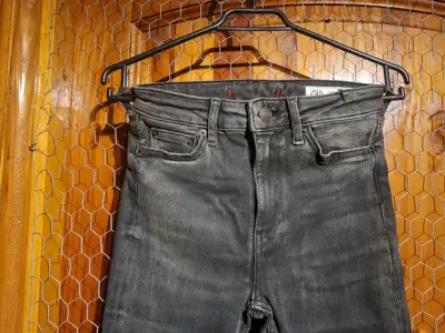 Jeans negros Zara mujer talla 34 - miniatura 1