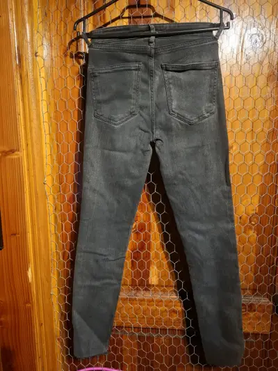 Jeans negros Zara mujer talla 34 - miniatura 3