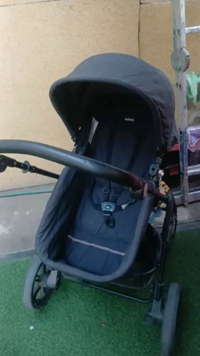 Coche de bebé Infanti negro - miniatura 1
