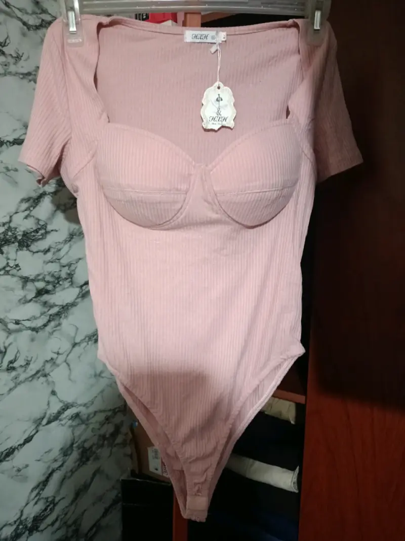 Body rosa de algodón con copas