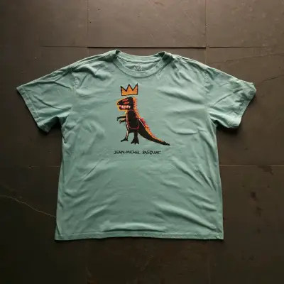 Polera verde Jean-Michel Basquiat con diseño de dinosaurio - miniatura 1