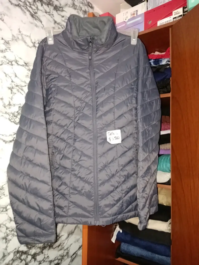 Parcka acolchada gris para mujer