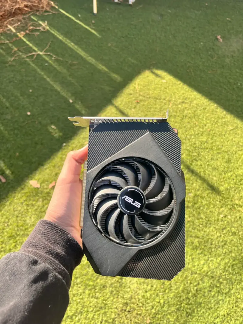 Tarjeta gráfica ASUS PH-GTX1650 - 3
