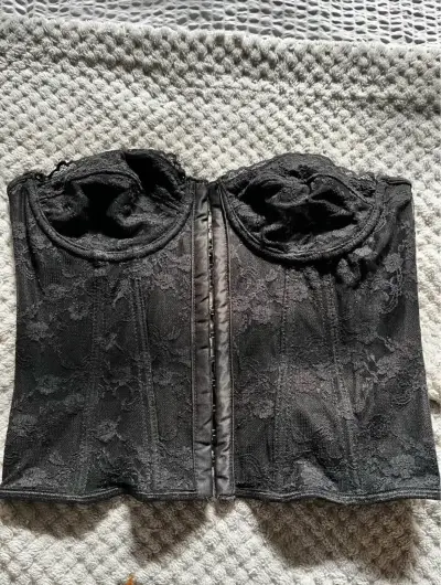 Corset negro de encaje - miniatura 1