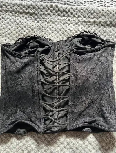 Corset negro de encaje - miniatura 2