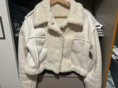 Chaqueta de piel sintética beige - miniatura 1