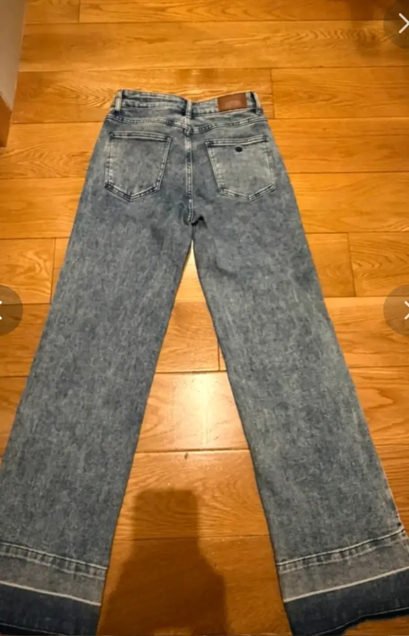 Jeans bordados de mezclilla azul - 2