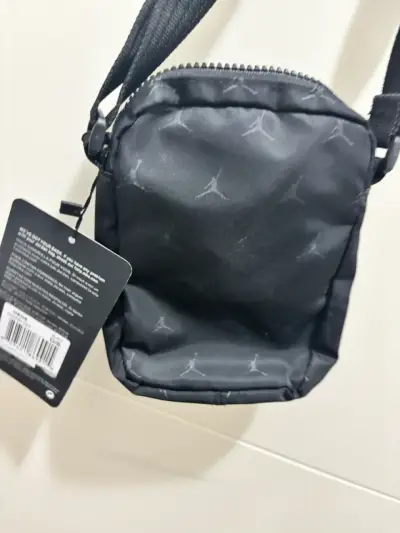 Bolso cruzado Jordan negro compacto - miniatura 2