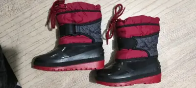 Botas de invierno para niños rojas y negras - miniatura 1