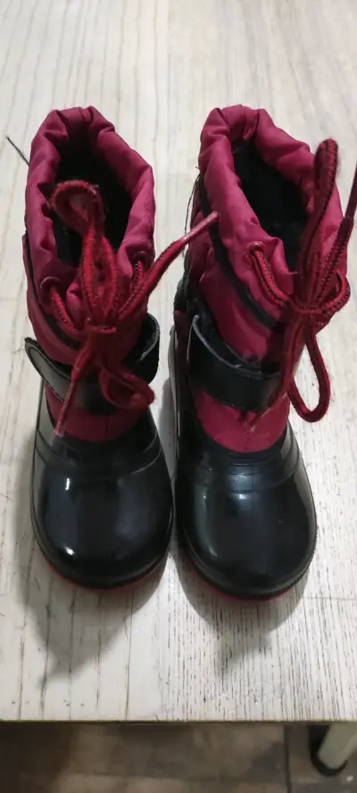 Botas de invierno para niños rojas y negras - miniatura 2