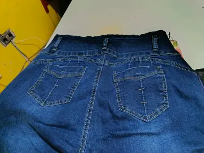 Jeans azul oscuro para mujer - miniatura 2