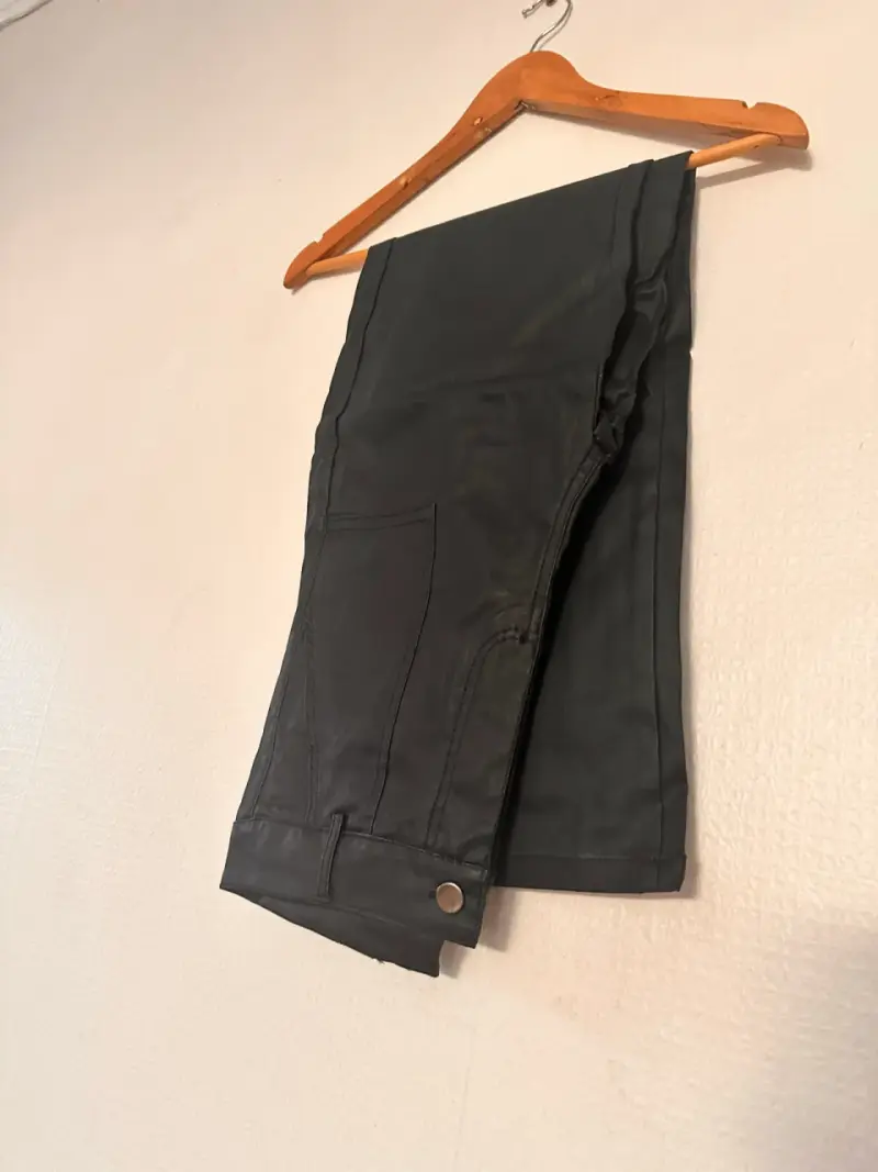 NUEVO SIN USO Pantalón eco cuero XS - 2