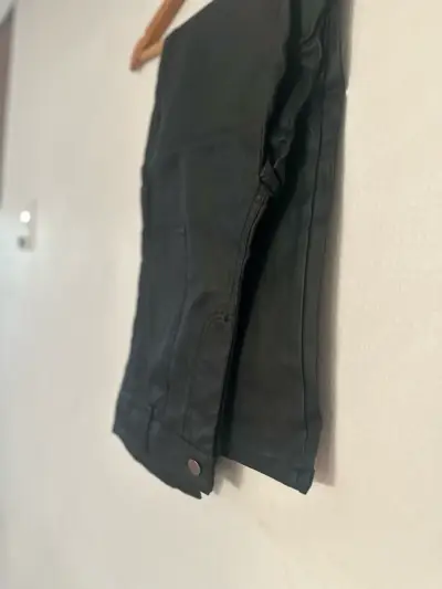 NUEVO SIN USO Pantalón eco cuero XS - miniatura 4
