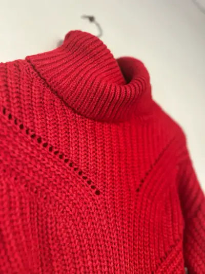 NUEVO SIN USO Sweater rojo - miniatura 1