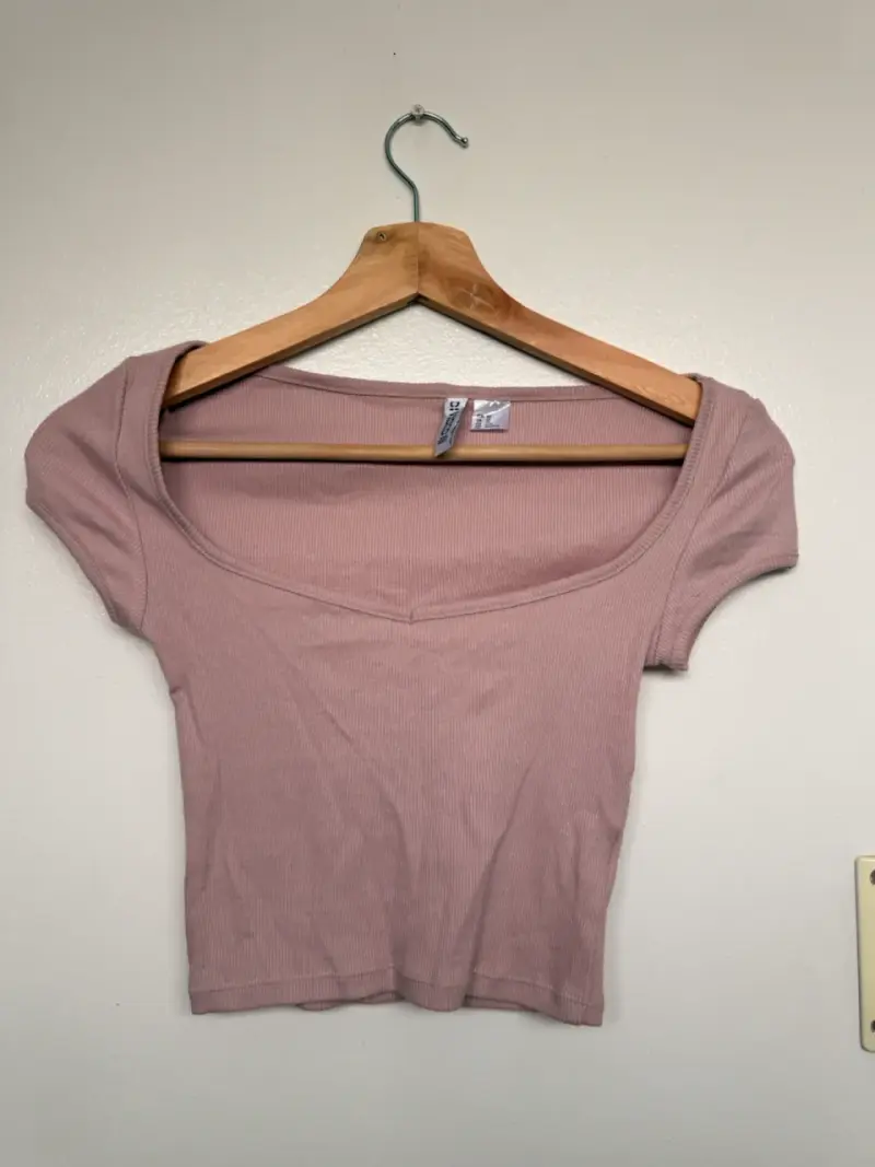 Polera corta rosa de algodón