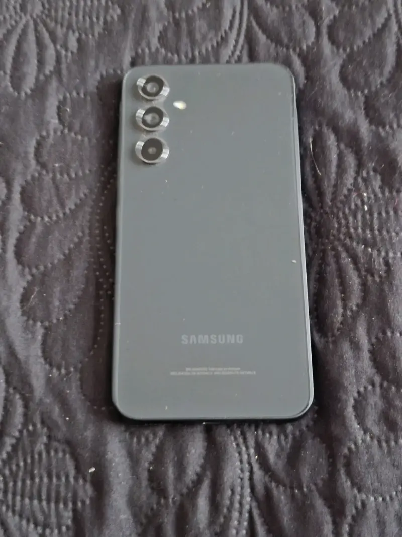 Smartphone moderno en buen estado - 2