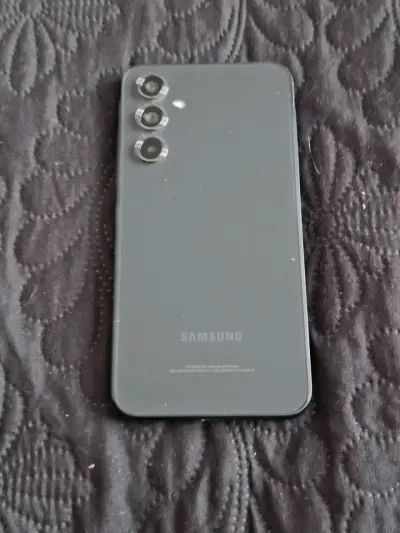 Smartphone moderno en buen estado - miniatura 2