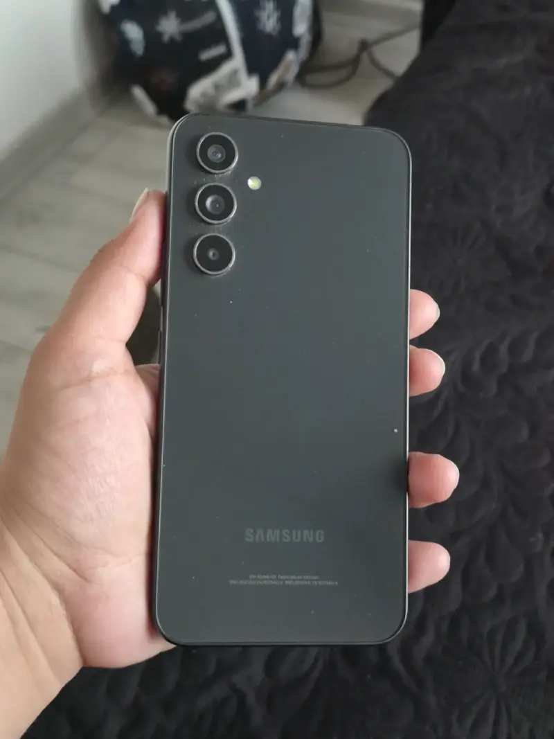 Smartphone moderno en buen estado - 4