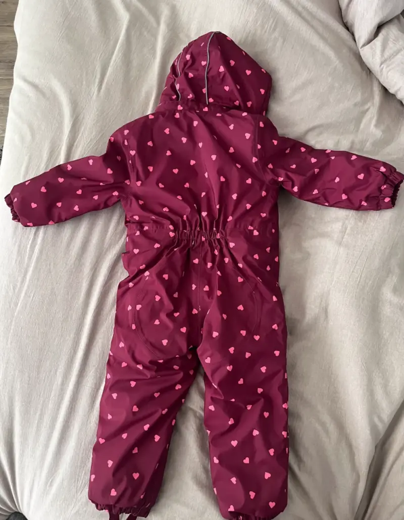 Enterito impermeable para niña con corazones - 1