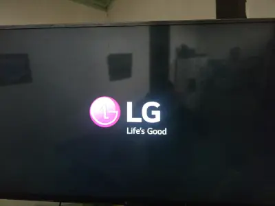 LG Smart TV 50" UHD 4K - miniatura 1