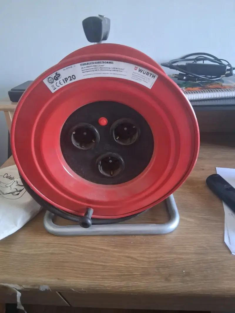 Carrete de cable Wurth con enchufes - 1