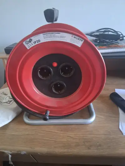 Carrete de cable Wurth con enchufes - miniatura 1
