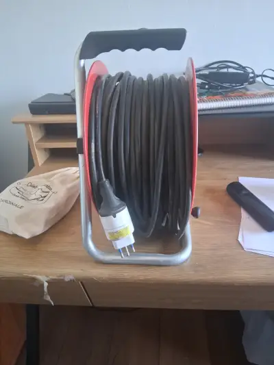 Carrete de cable Wurth con enchufes - miniatura 2
