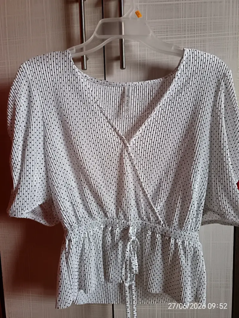 Blusa blanca con estampado - 1