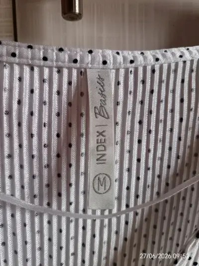 Blusa blanca con estampado - miniatura 4