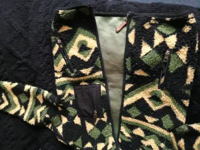 Chaqueta polar con diseño geométrico - miniatura 2