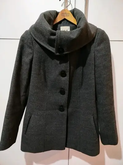 Abrigo gris de lana con cuello amplio - miniatura 5