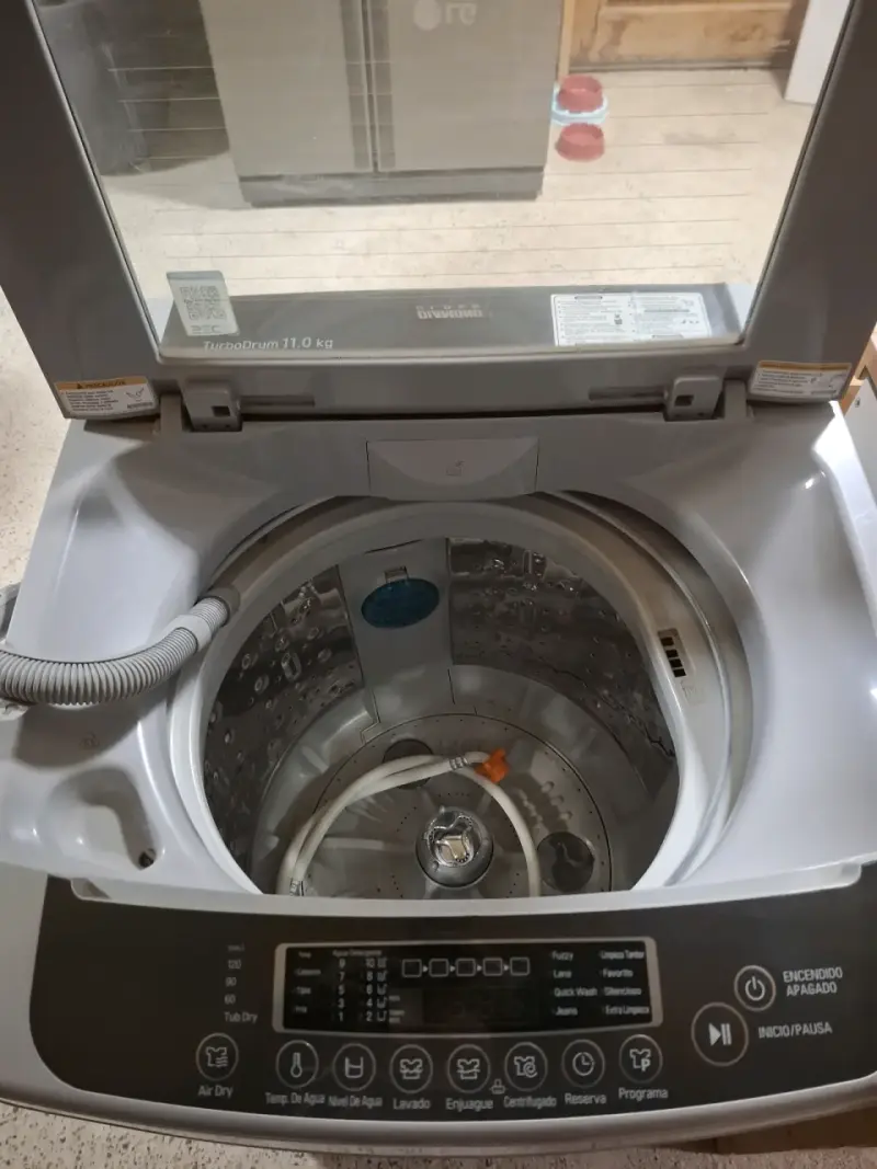 Lavadora LG TurboDrum 11 kg en buen estado - 1