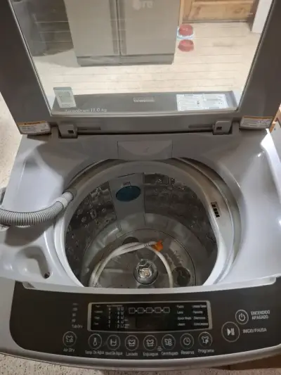 Lavadora LG TurboDrum 11 kg en buen estado - miniatura 1